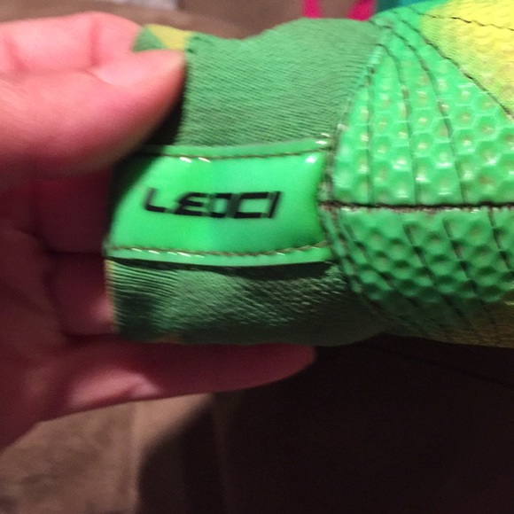 Cleats - Picture 4 of 4